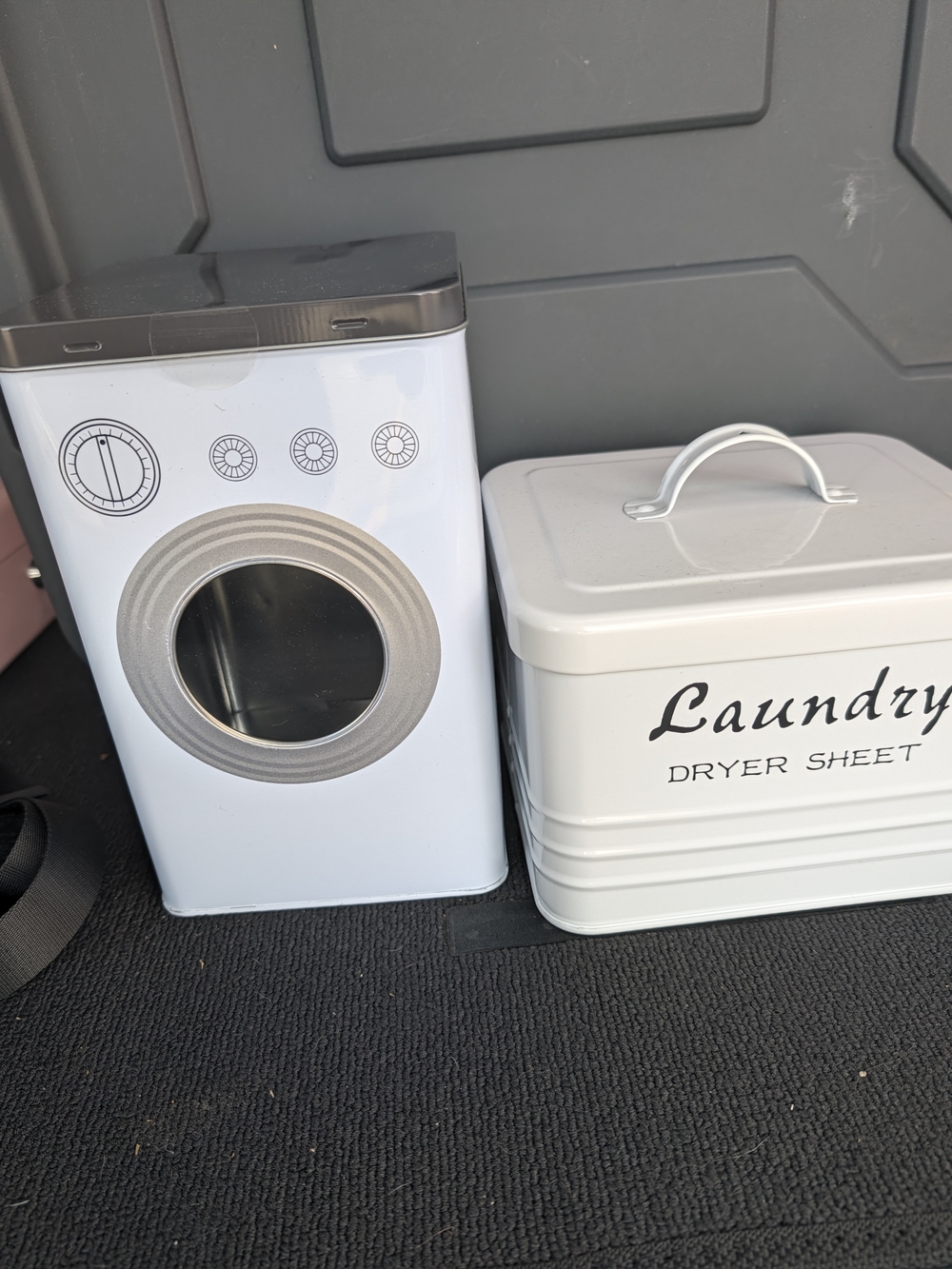 Vintage-Style Metal Laundry Storage Bundle  Washing Machine Pod Tin/ Dryer Sheet